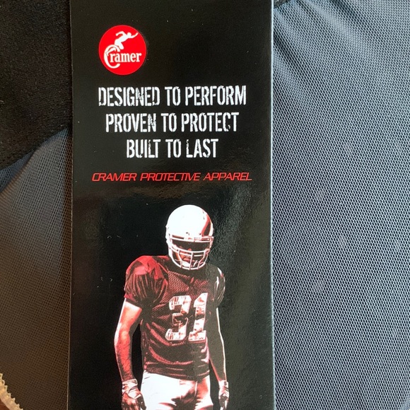 New Cramer Thunder 7 pad football girdle Adult Small Fots like Youth Large or XL - Picture 3 of 7